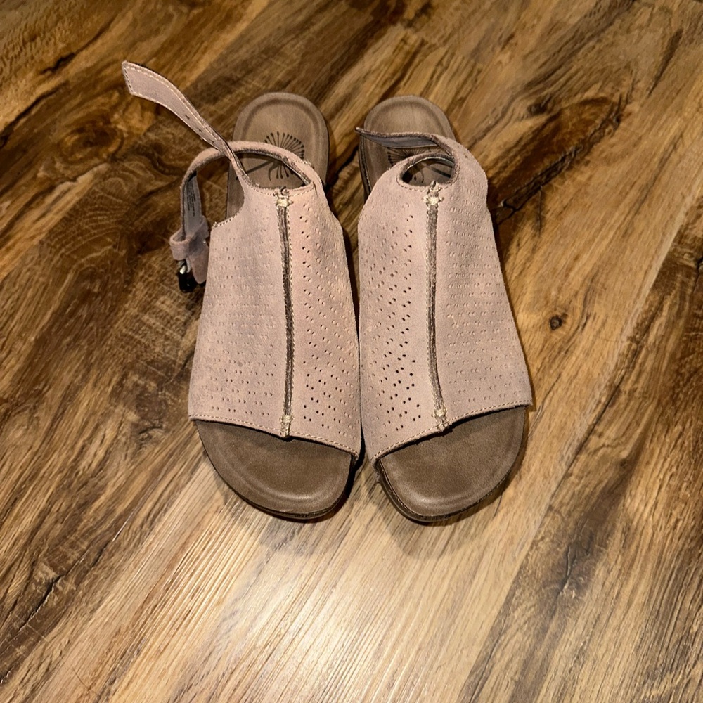 Chic Women's wedges